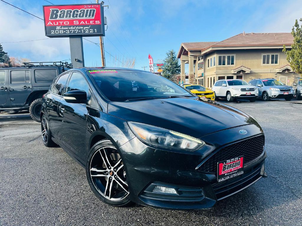 2015 - FORD - FOCUS - $12,995