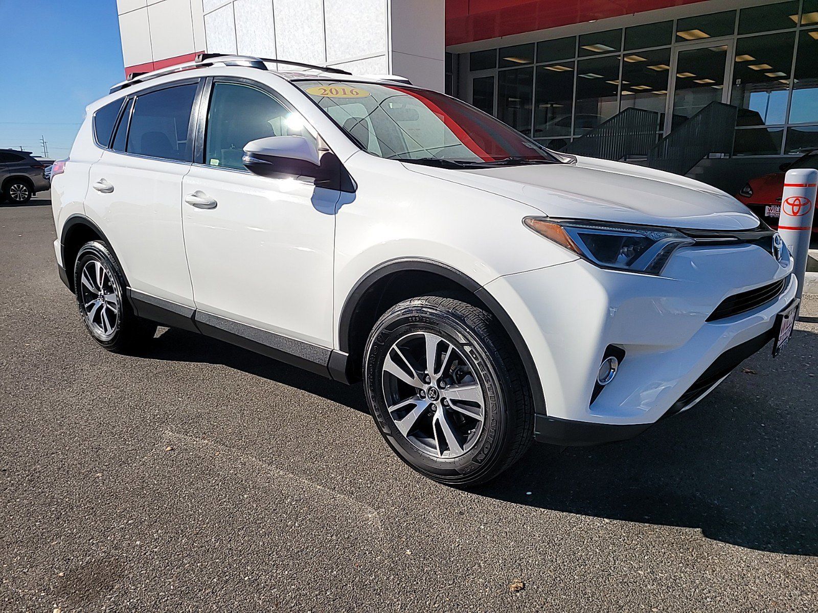 2016 - Toyota - RAV4 - $18,995