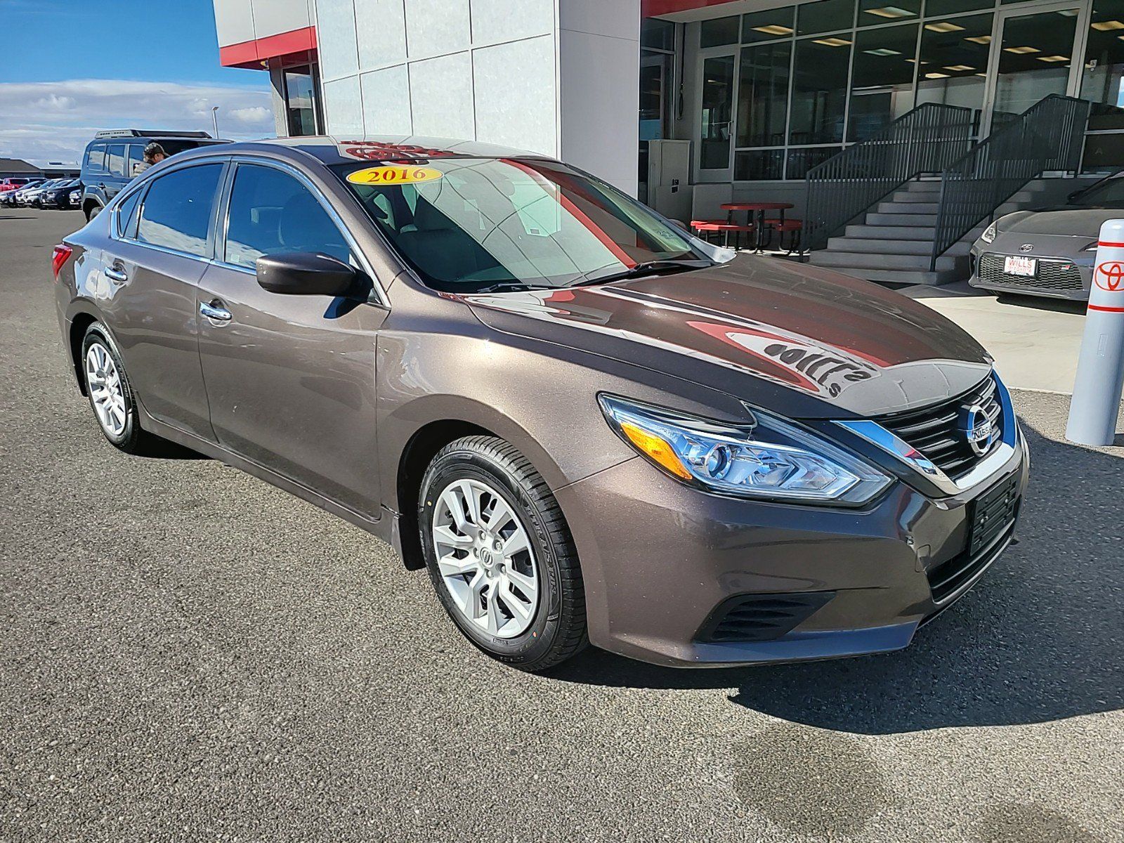 2016 - Nissan - Altima - $10,999