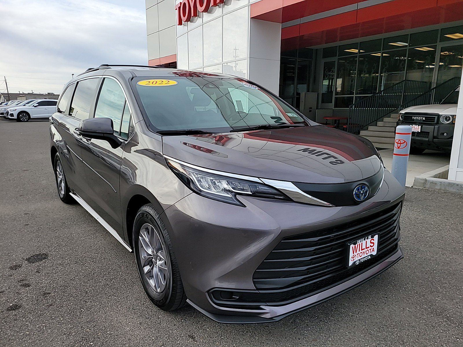 2022 - Toyota - Sienna - $39,999