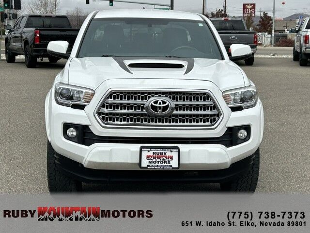 cdn-ds_com-stock-2017-Toyota-Tacoma-TRD-Sport-Elko-NV-seo-ECL8846-3TMCZ5AN1HM104113-szi98082-5faab1200d2e358fe5f7aa6ec75310ea_jpg