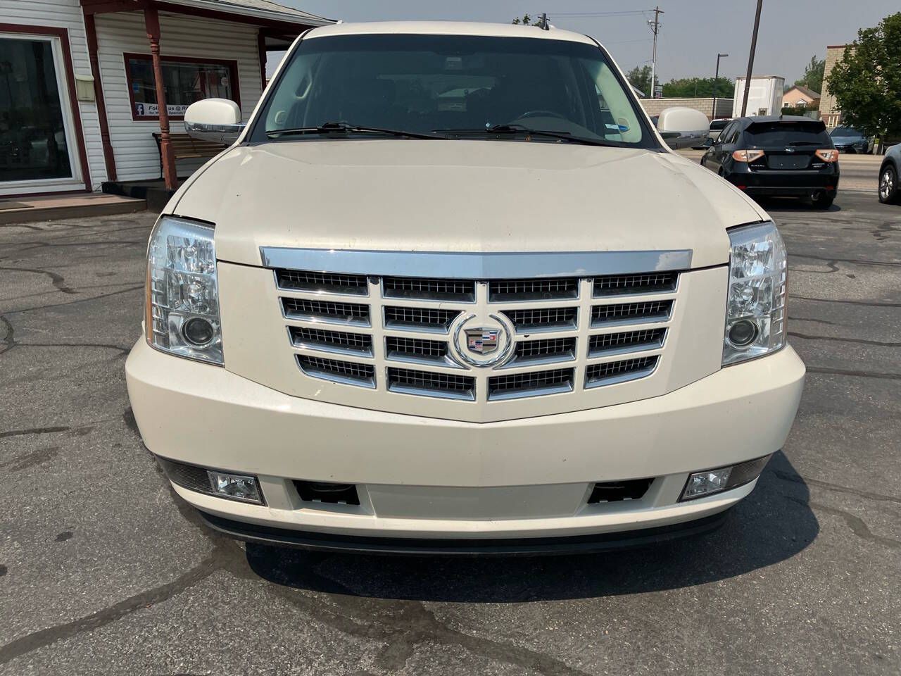 cdn05_carsforsale_com-00ade24d31ab4e0557bb65c8f1ab57d969-1280_960-2010-cadillac-escalade-platinum-edition-awd-4dr-suv_jpg